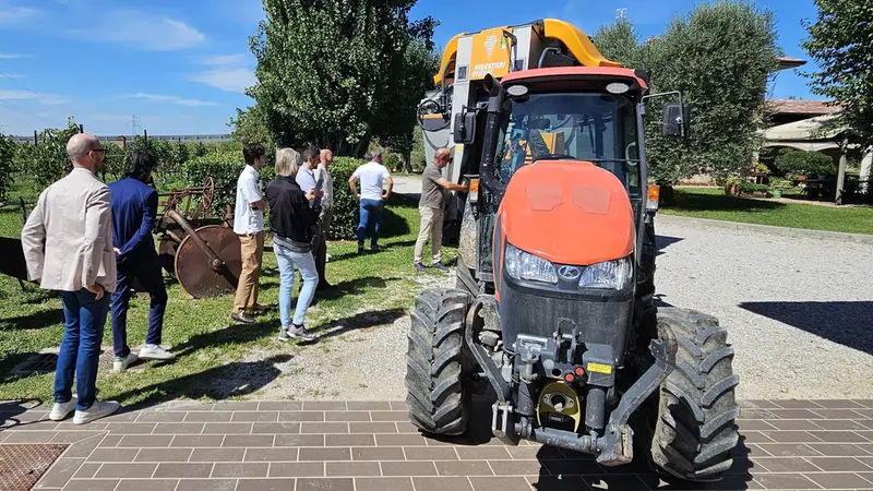 La macchina Pellenc in azione - © www.giornaledibrescia.it