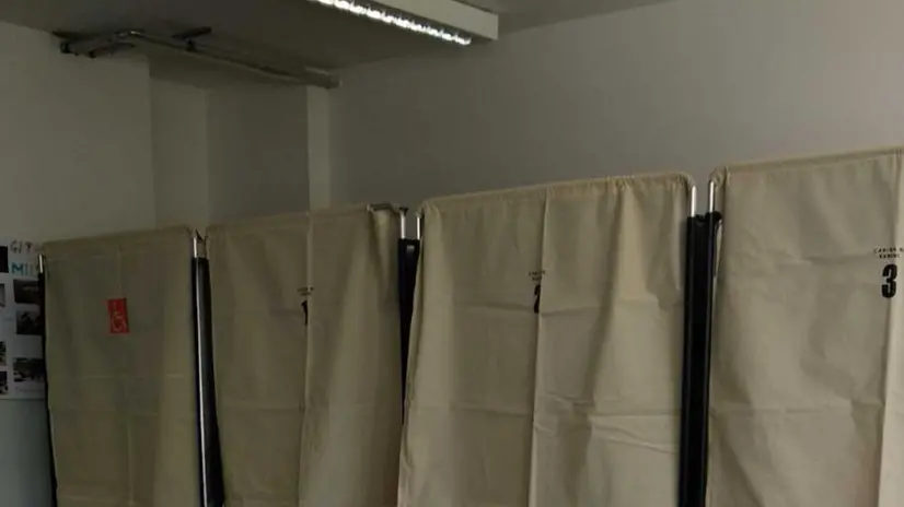 Bolzano - Cabina elettorale.