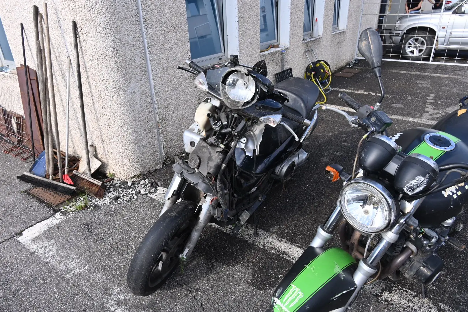 Le due moto coinvolte nell'incidente mortale a Cologne