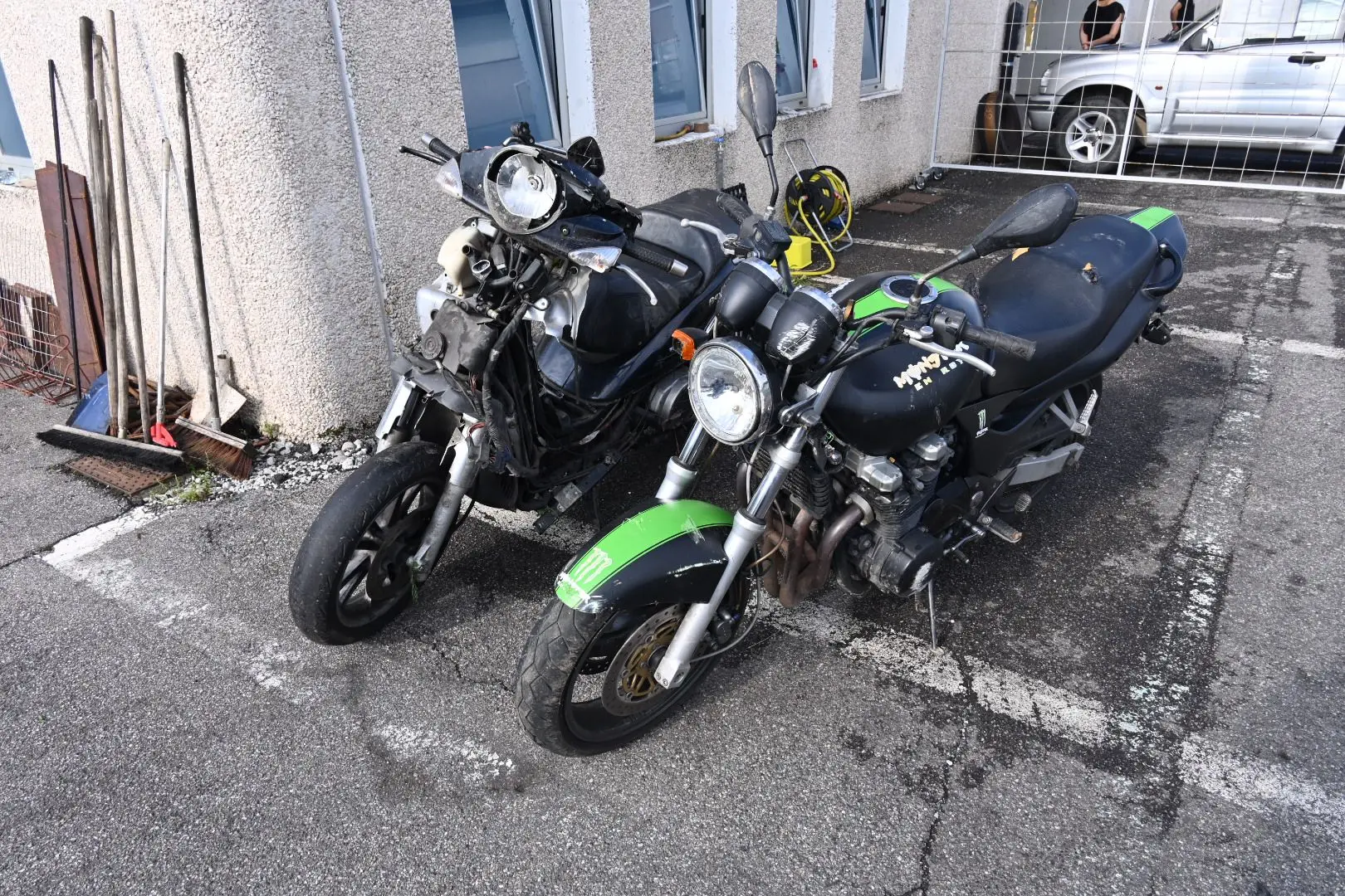 Le due moto coinvolte nell'incidente mortale a Cologne
