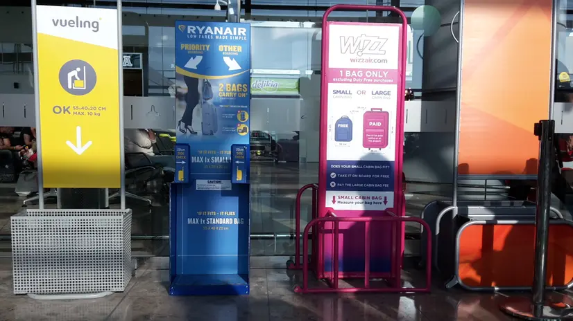 Alcuni misuratori di bagagli in aeroporto