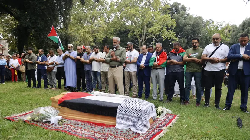 In San Giuliano Terme, the funeral ceremony of Marah Abu Zhuri, the twenty-year-old who arrived from Gaza and died two days after being admitted to the Cisanello hospital in Pisa, where she had arrived in a state of "severe organic deterioration", Pisa, 20 august 2025. ANSA/ENRICO MATTIA DEL PUNTA