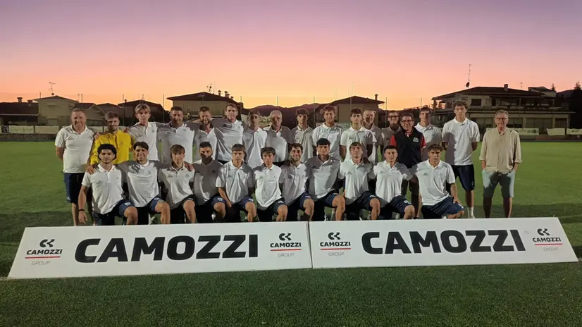 Giocatori e staff della Valtenesi pronti al campionato di Seconda categoria