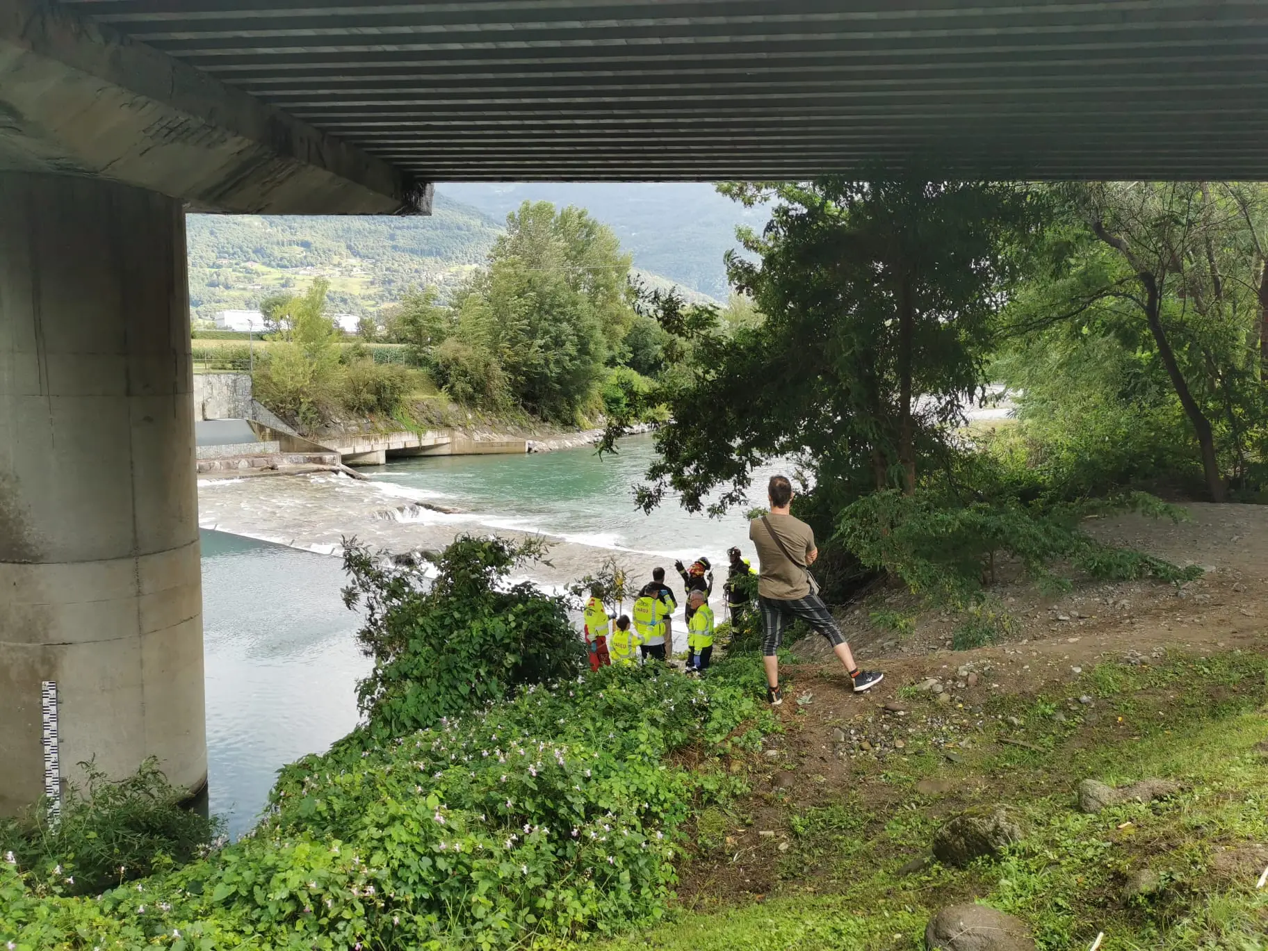 Corpo nel fiume a Darfo, indagini in corso