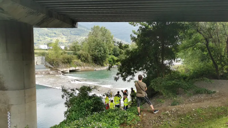 Corpo nel fiume a Darfo, indagini in corso