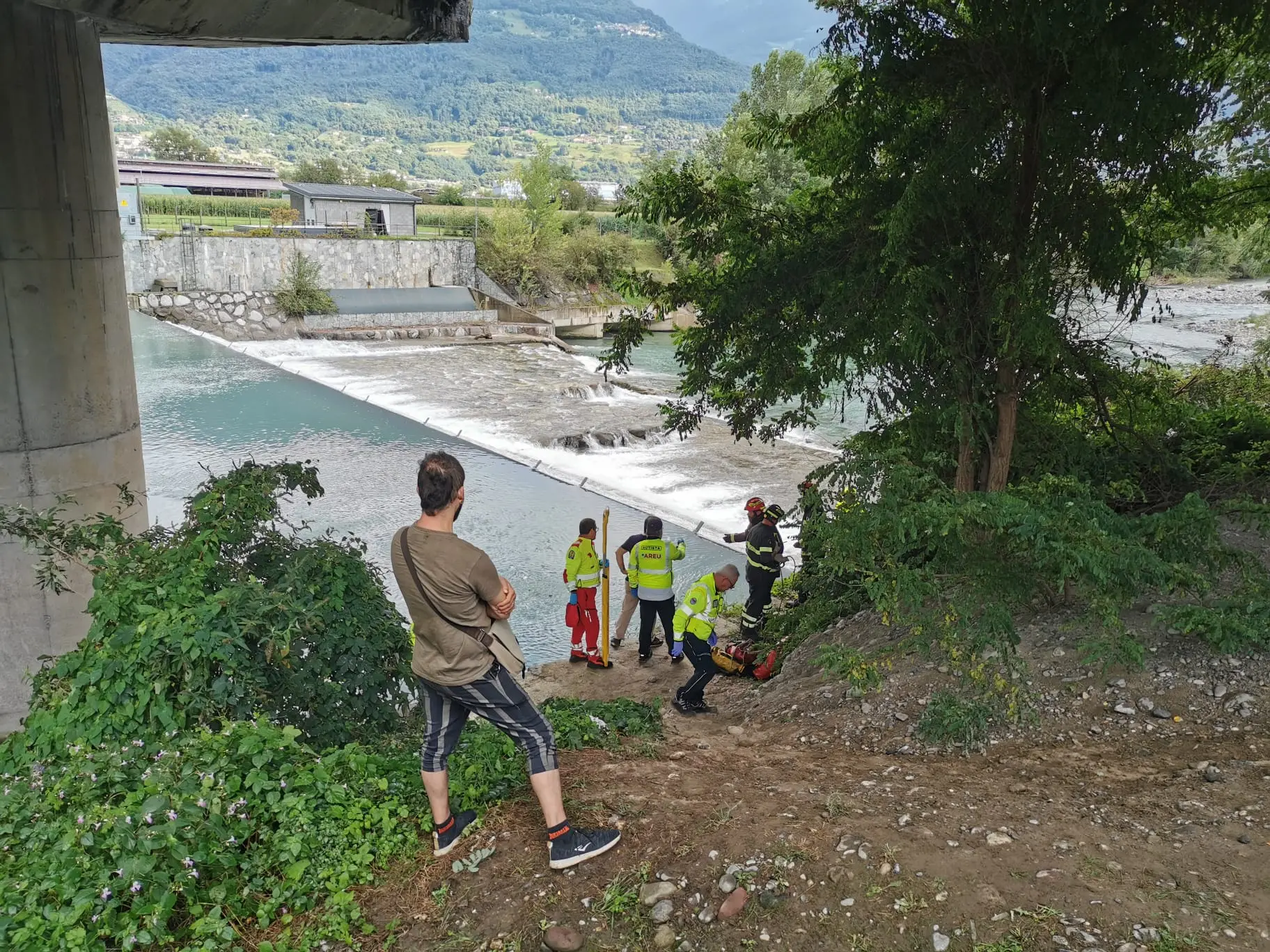 Corpo nel fiume a Darfo, indagini in corso