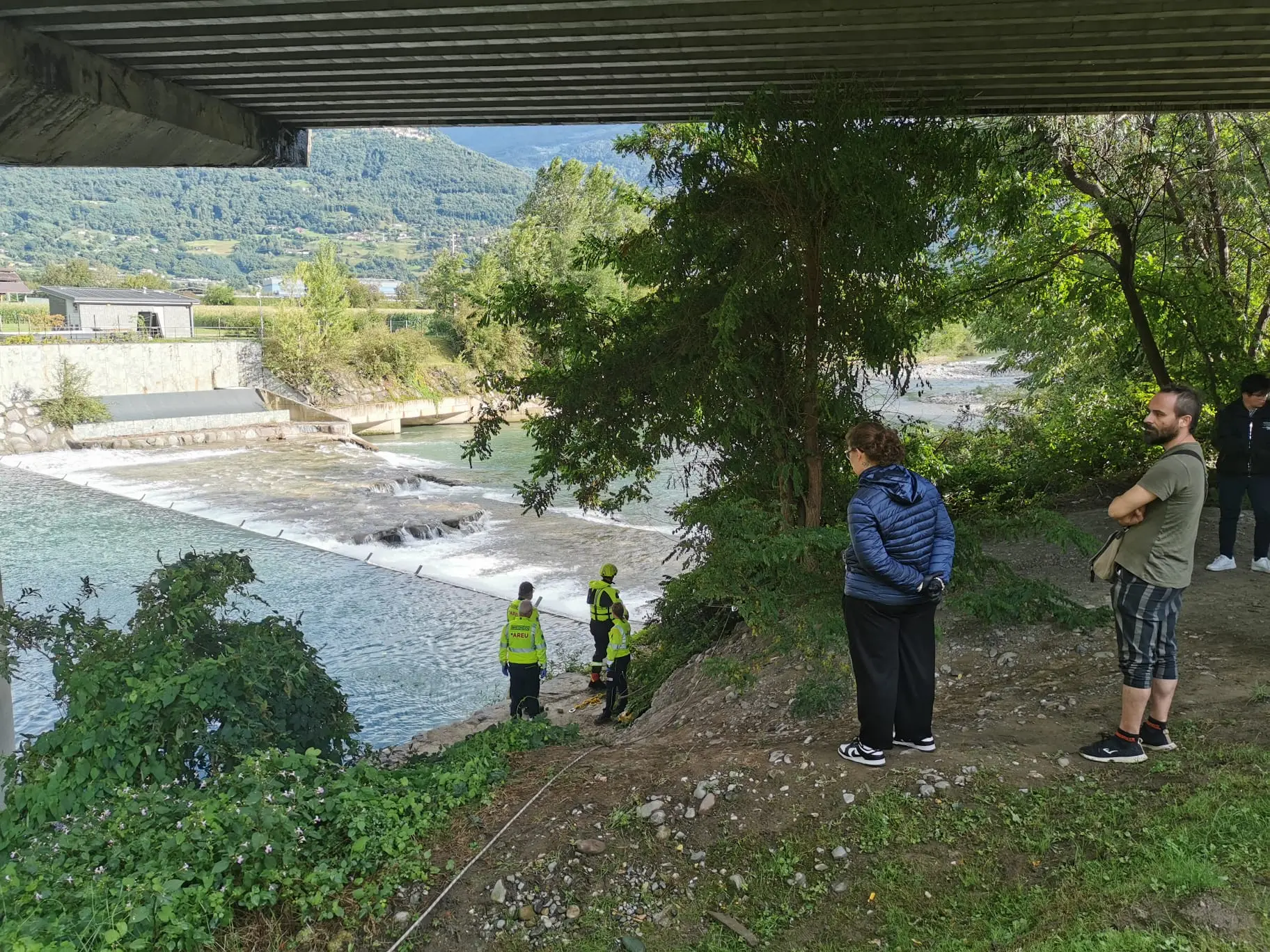 Corpo nel fiume a Darfo, indagini in corso
