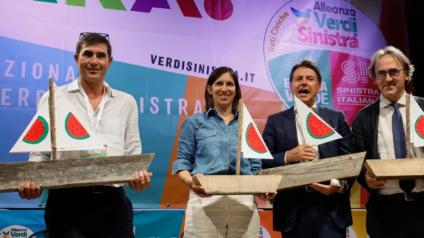 (S-D) Nicola Fratoianni, Elly Schlein, Giuseppe Conte ed Angelo Bonelli durante la festa nazionale di Alleanza Verdi Sinistra dal titolo ‘Terra', Roma 3 settembre 2025. ANSA/FABIO FRUSTACI