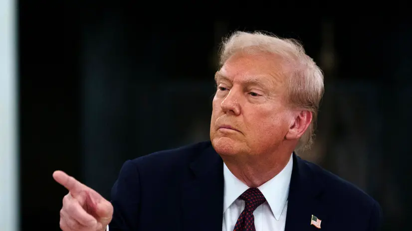 epa12353360 US President Donald Trump gestures as he hosts a dinner for US tech leaders at the White House, in Washington, DC, USA, 04 September 2025. EPA/WILL OLIVER / POOL