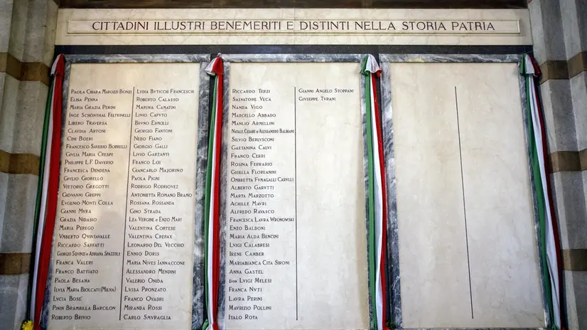 Cerimonia di scoprimento delle lapidi dedicate ai nuovi Benemeriti al Famedio del cimitero Monumentale a Milano, 2 novembre 2024. ANSA/MOURAD BALTI TOUATI