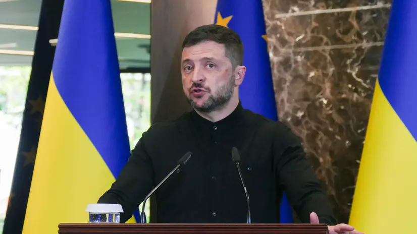 epa12354396 Ukrainian President Volodymyr Zelensky addresses a joint press conference with European Council President Antonio Costa (not pictured) following their meeting in the Transcarpathian city of Uzhhorod, Western Ukraine, 05 September 2025, amid the ongoing Russian invasion. Volodymyr Zelensky met with Antonio Costato to agree on common positions and discuss next steps, according to the Presidential Office Telegram Channel. EPA/STRINGER
