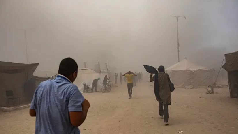 epa12354609 Smoke and dust fill the air following an Israeli airstrike on the Mushtaha Tower in the west of Gaza City, Gaza Strip, 05 September 2025. More than 64,000 Palestinians have been killed in the Gaza Strip since October 2023, according to the Palestinian Ministry of Health, and about 1,200 Israelis have been killed since the launch of an Israeli military campaign in response to a cross-border attack by Hamas on 07 October 2023. EPA/HAITHAM IMAD