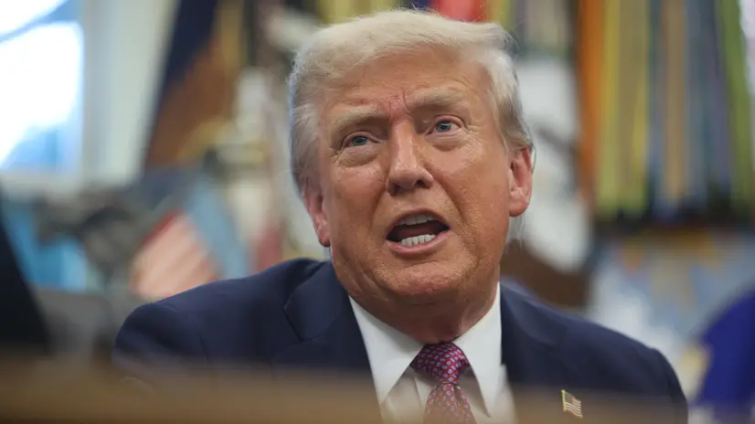 epa12355878 President Donald Trump speaks to the media during a press availability in the Oval Office of the White House in Washington, DC, USA, 05 September 2025. EPA/FRANCIS CHUNG / / POOL
