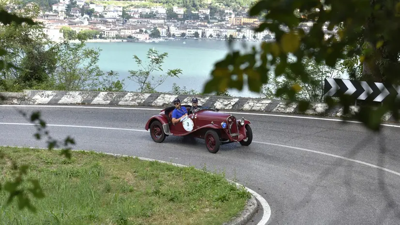 La corsa di auto storiche sul Garda
