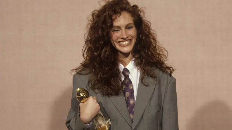 Julia Roberts in Armani ai Golden Globes 1990 - Foto www.goldenglobes.com