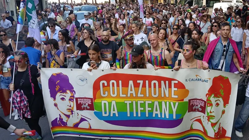 Brescia Pride, tantissime le persone che hanno preso parte al corteo partito da Campo Marte