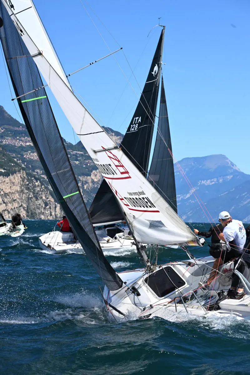 Le barca in gara sul lago di Garda