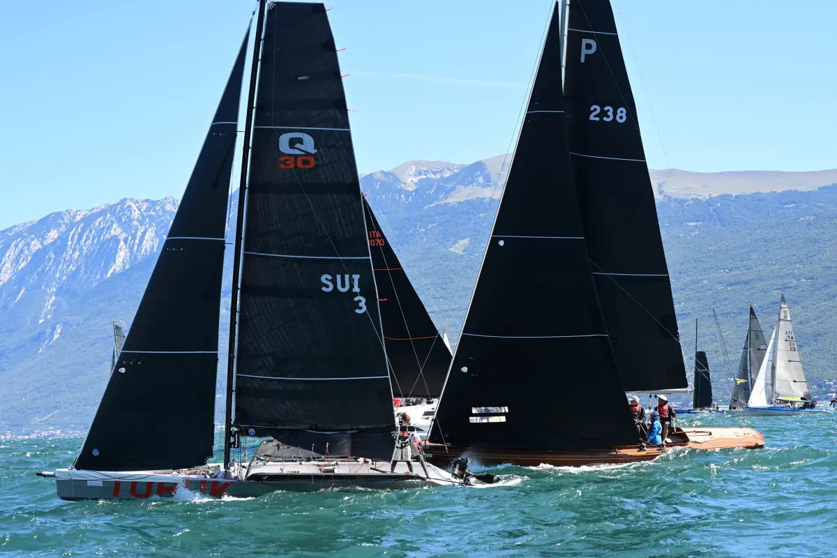 Le barca in gara sul lago di Garda