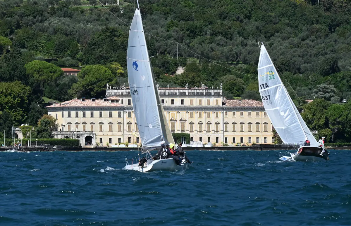Le barca in gara sul lago di Garda