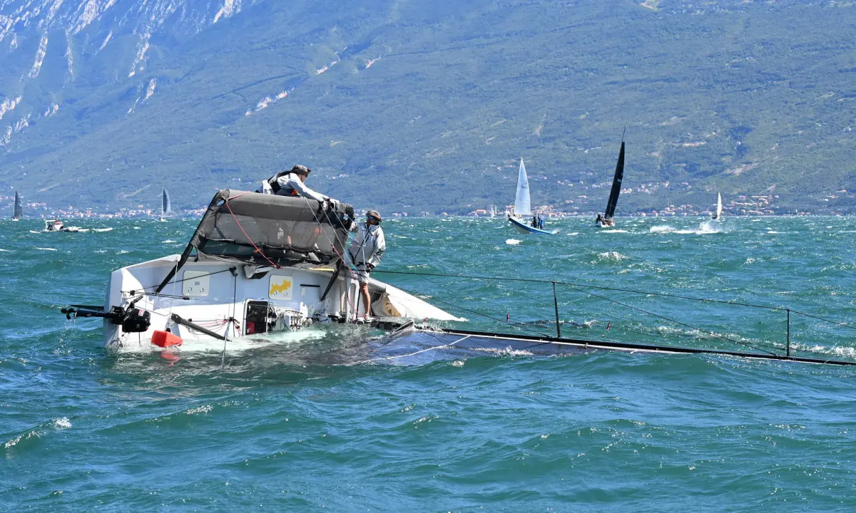 Le barca in gara sul lago di Garda