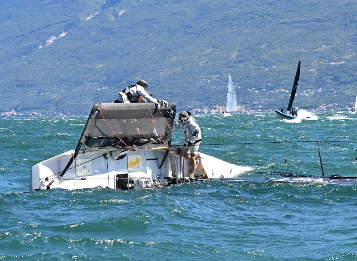 Le barca in gara sul lago di Garda