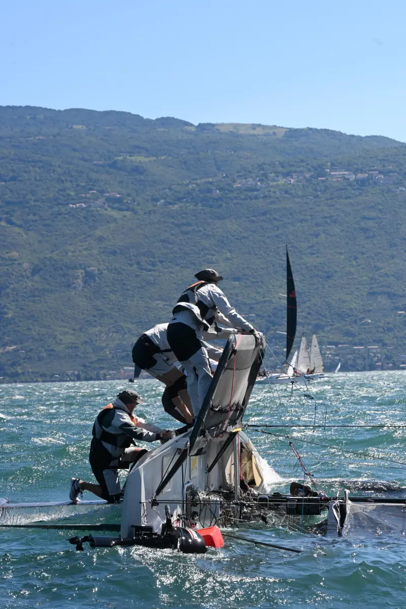 Le barca in gara sul lago di Garda