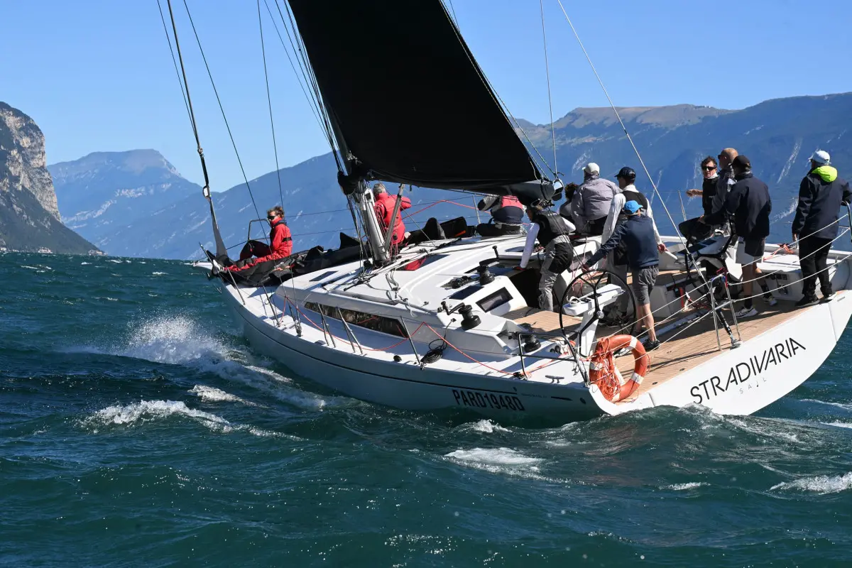 Le barca in gara sul lago di Garda