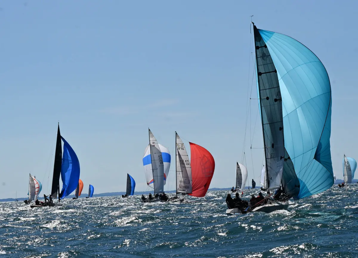 Le barca in gara sul lago di Garda