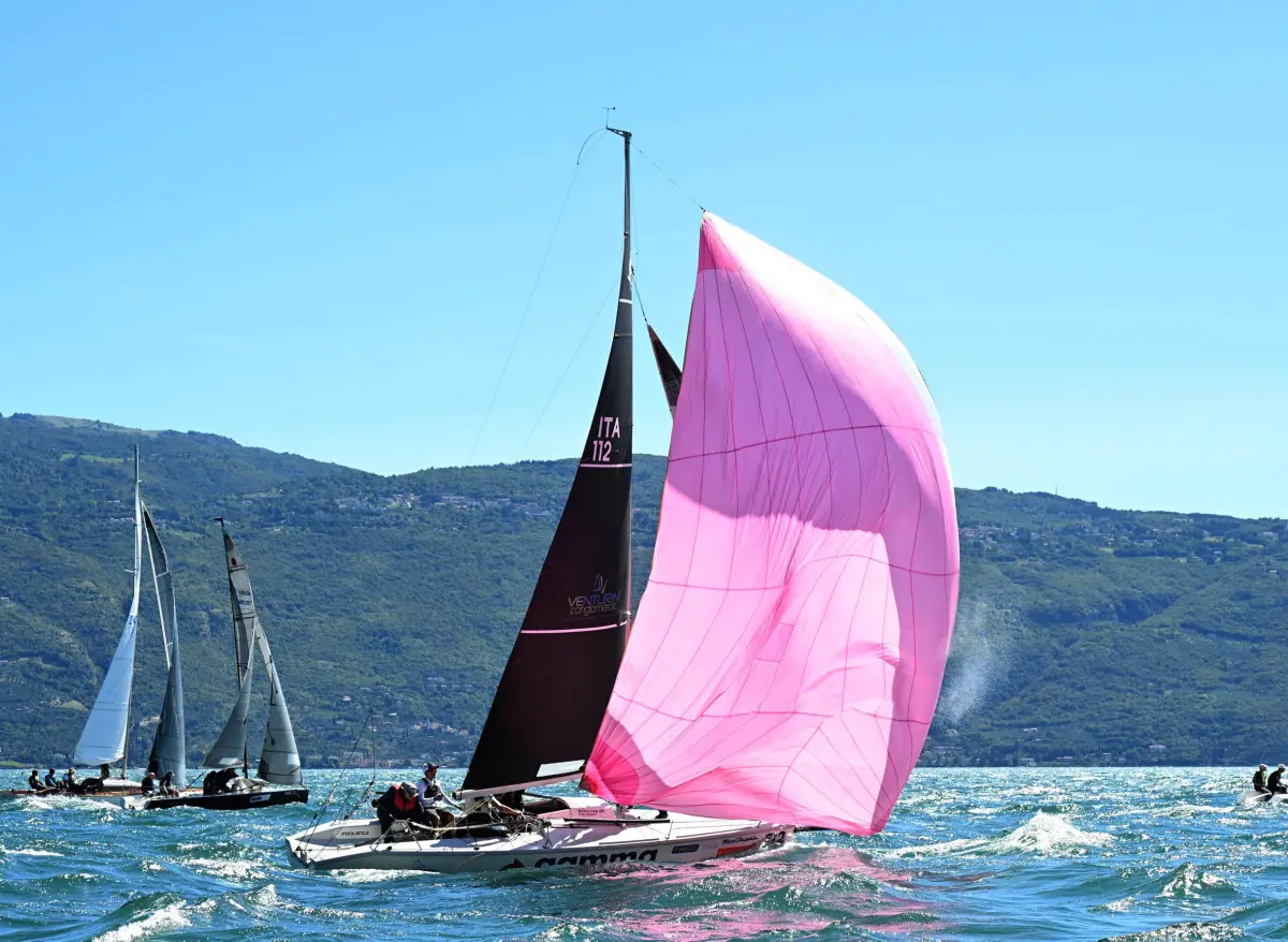 Le barca in gara sul lago di Garda