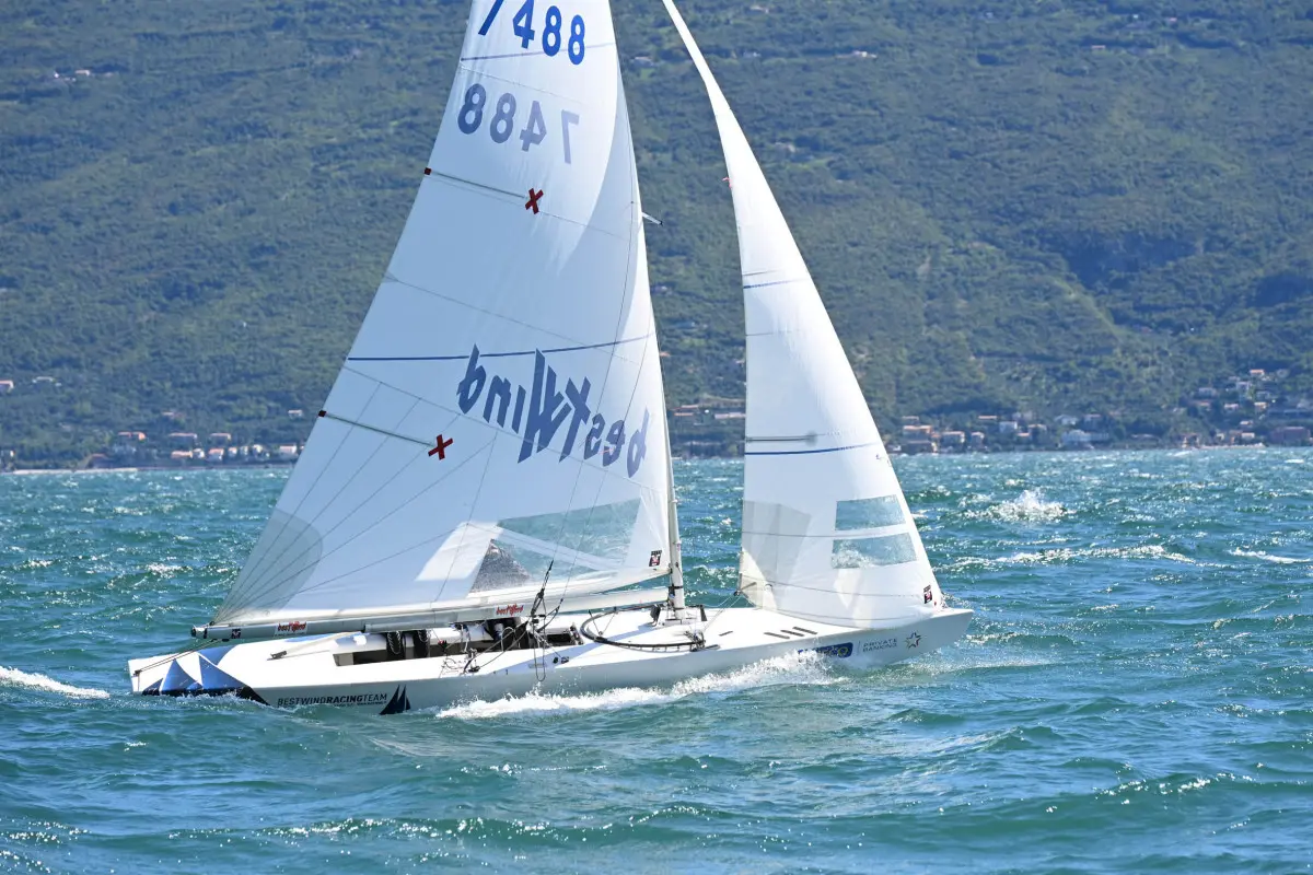Le barca in gara sul lago di Garda