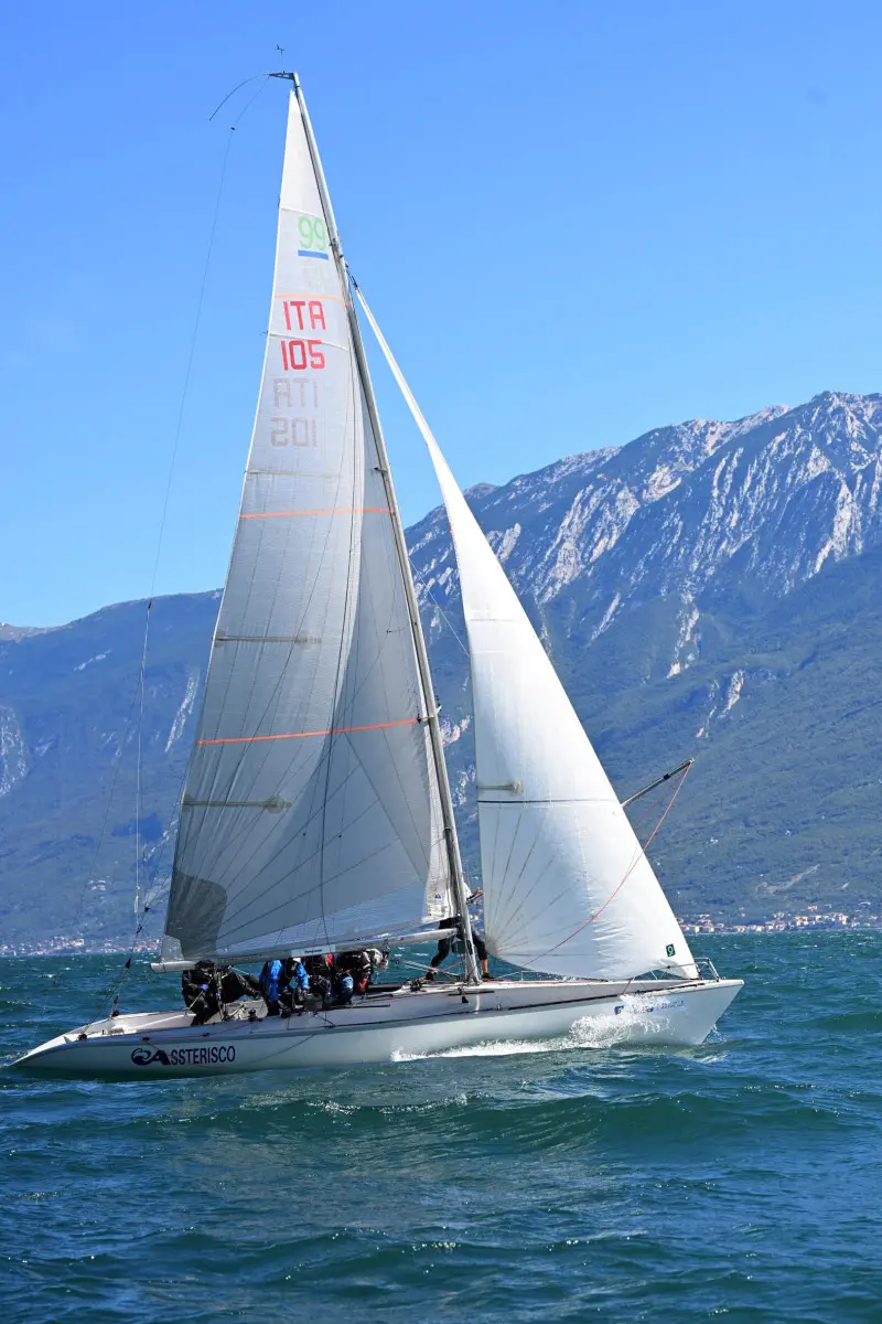Le barca in gara sul lago di Garda