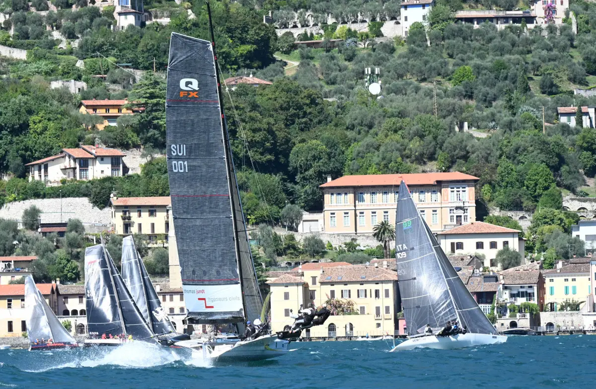 Le barca in gara sul lago di Garda