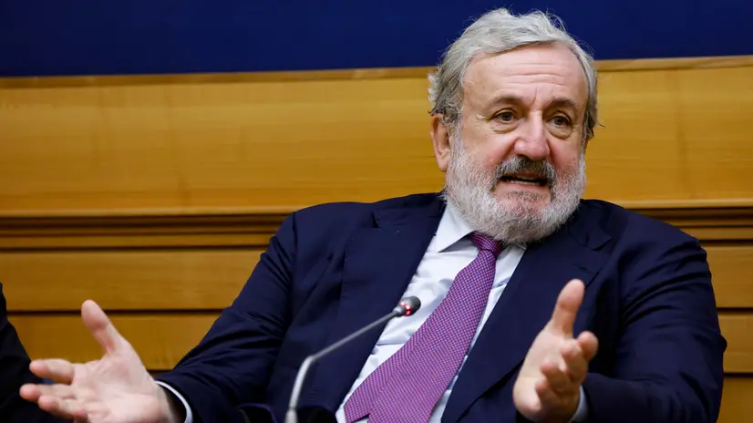 Il Presidente della Regione Puglia, Michele Emiliano, durante la conferenza stampa di presentazione della proposta di candidatura al Premio Nobel per la Pace dei Bambini di Gaza 2026, promossa dall’Associazione culturale ‘’L’Isola che non c’è’’ , Camera dei Deputati, Roma 31 luglio 2025. ANSA/FABIO FRUSTACI