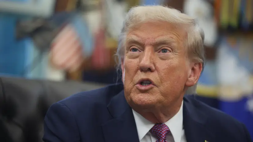 epa12355877 President Donald Trump speaks to the media during a press availability in the Oval Office of the White House in Washington, DC, USA, 05 September 2025. EPA/FRANCIS CHUNG / / POOL