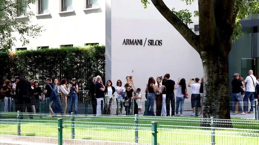In migliaia per l'ultimo saluto a Giorgio Armani - Ansa © www.giornaledibrescia.it