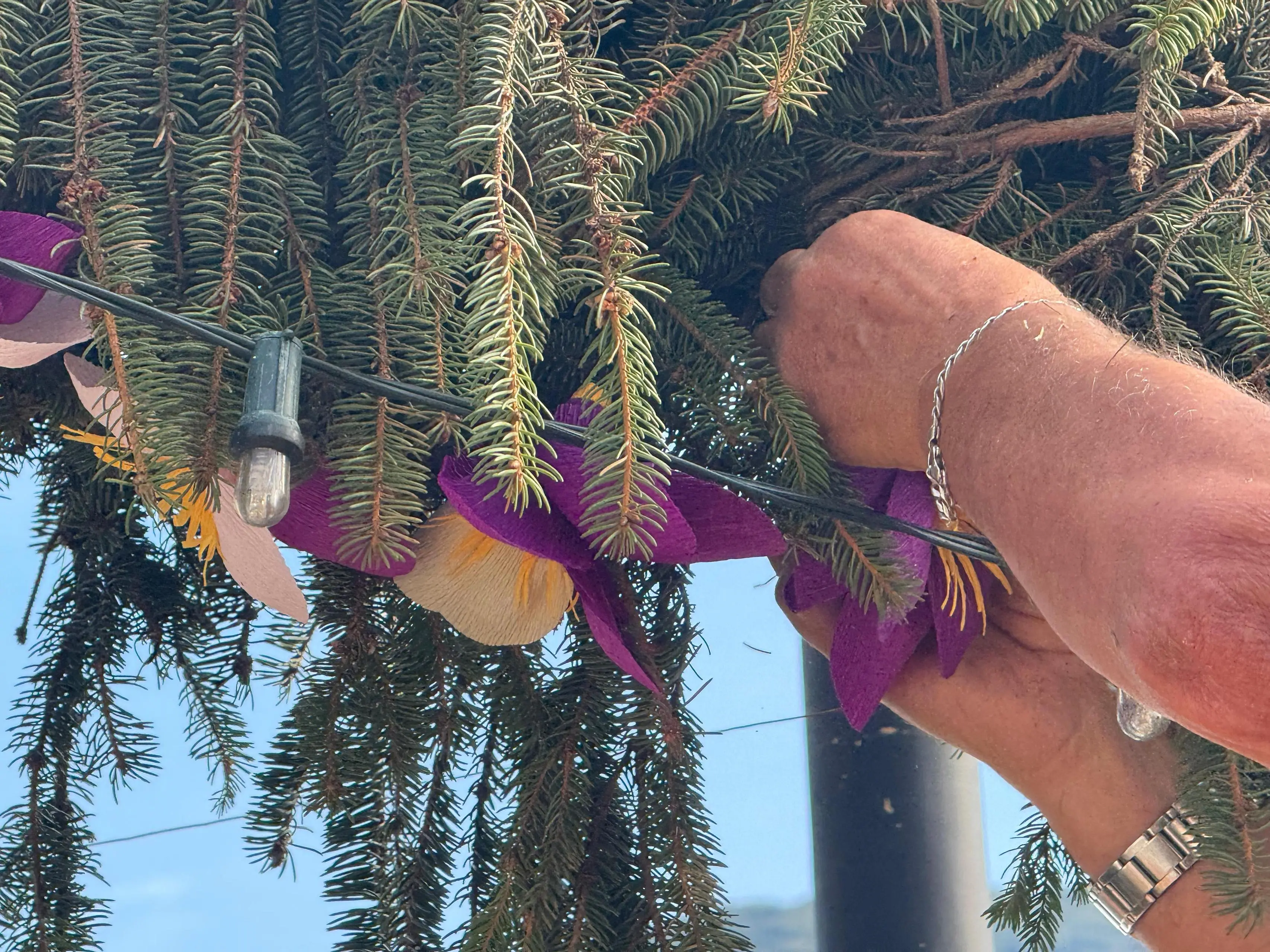 Montisola addobbata per la Festa dei fiori