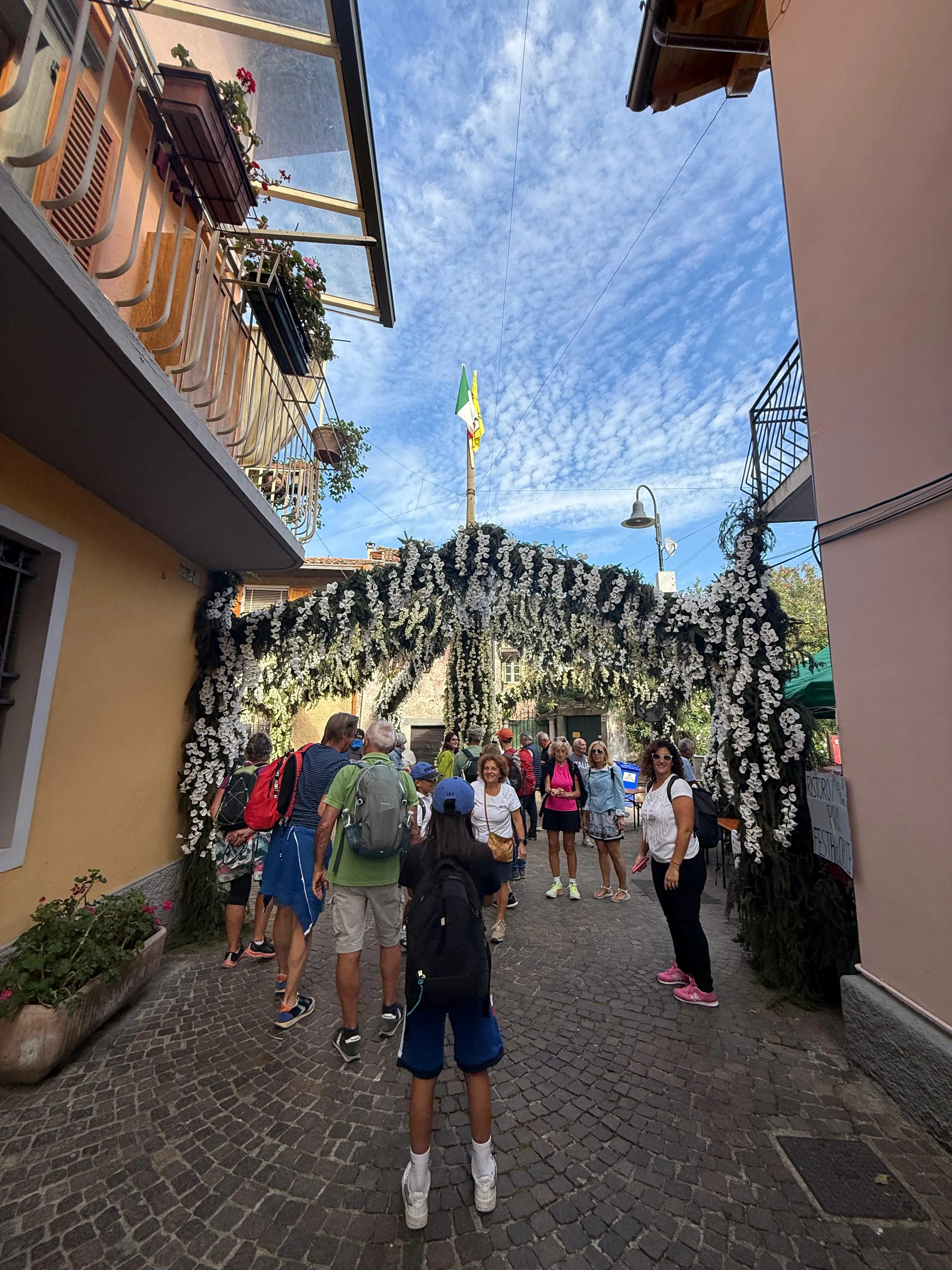 Montisola addobbata per la Festa dei fiori