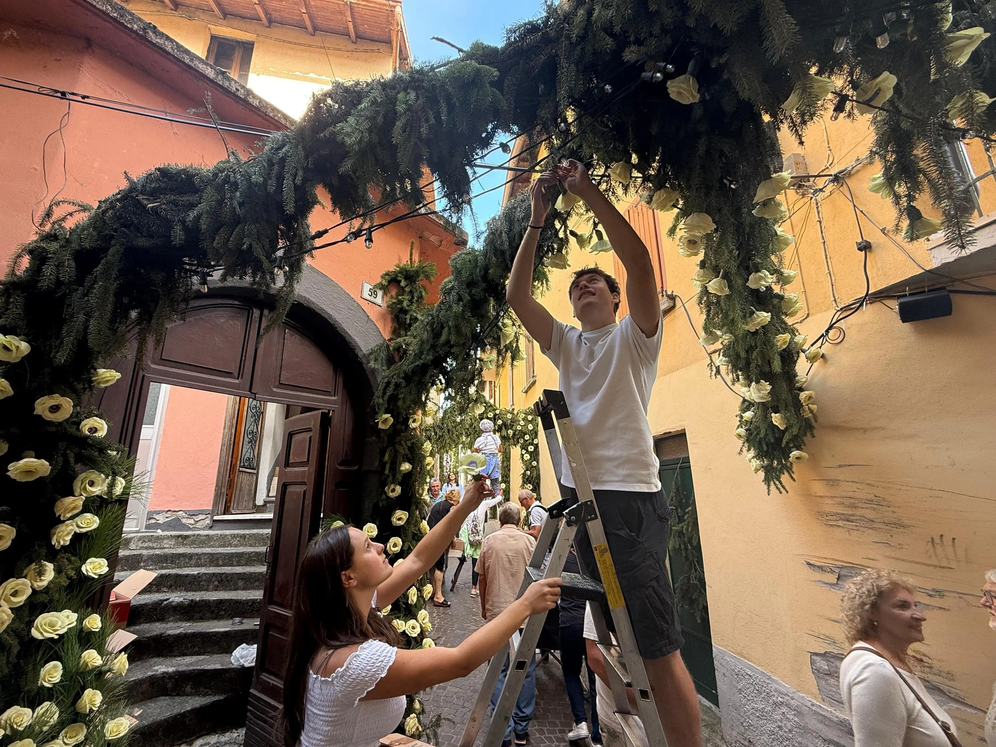 Montisola addobbata per la Festa dei fiori