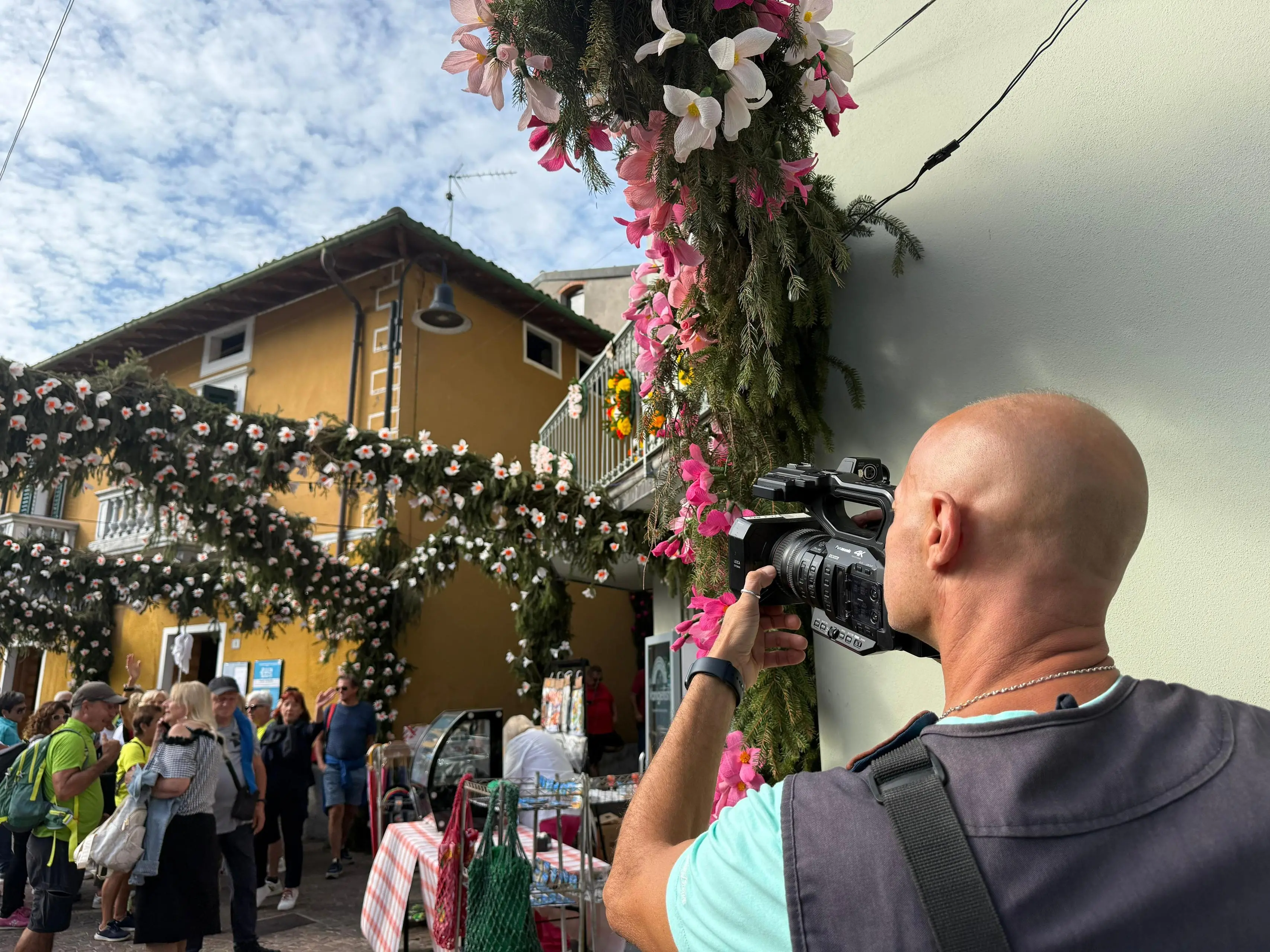 Montisola addobbata per la Festa dei fiori