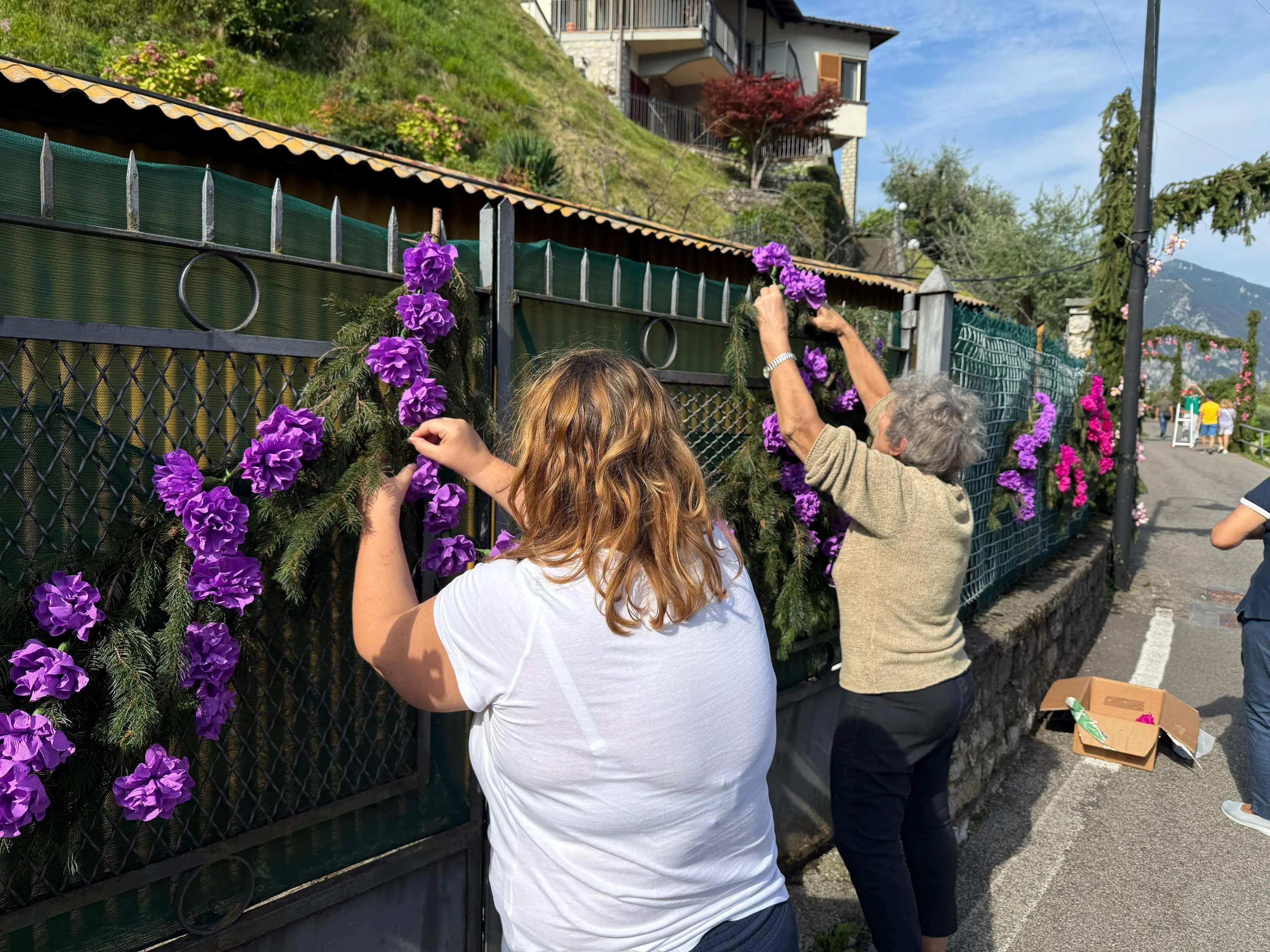 Montisola addobbata per la Festa dei fiori