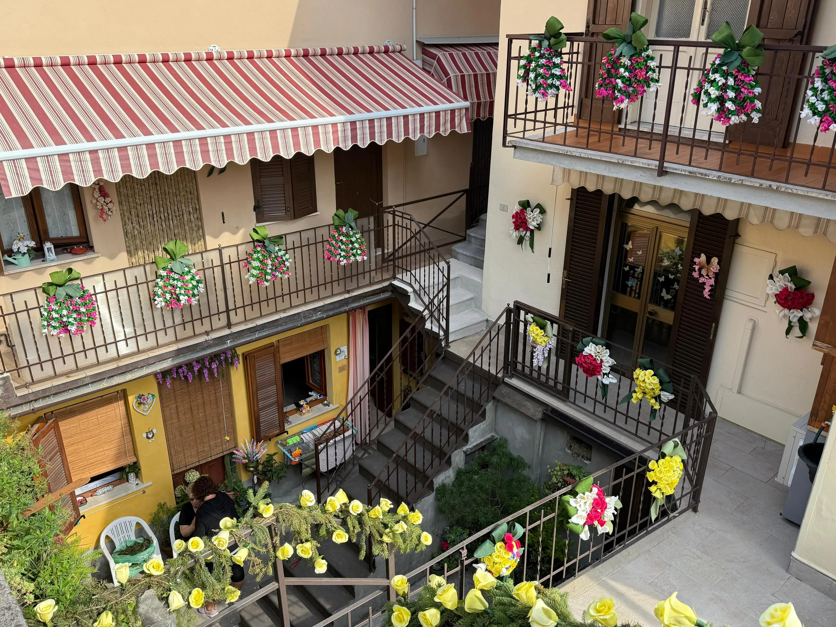 Montisola addobbata per la Festa dei fiori