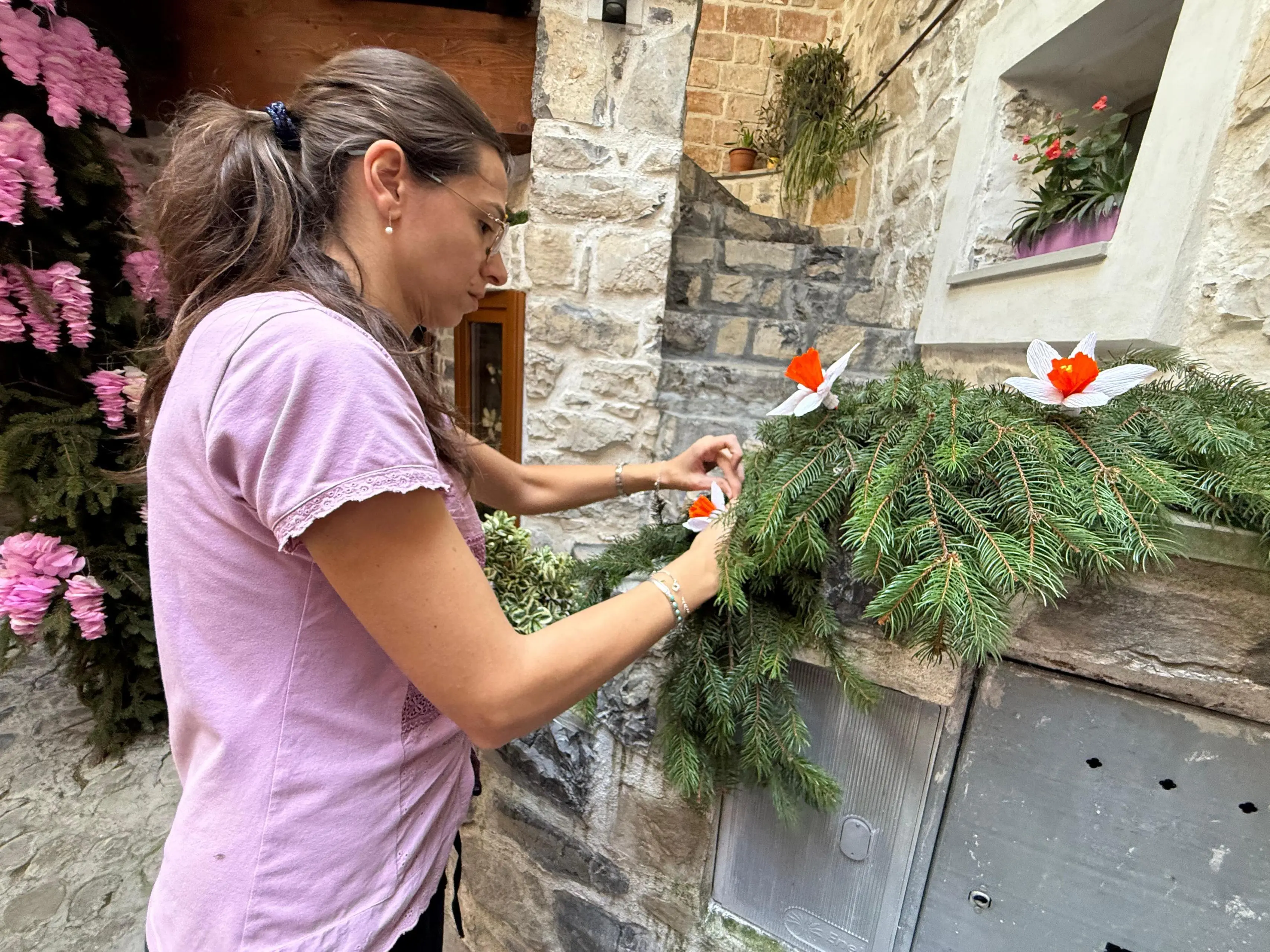 Montisola addobbata per la Festa dei fiori
