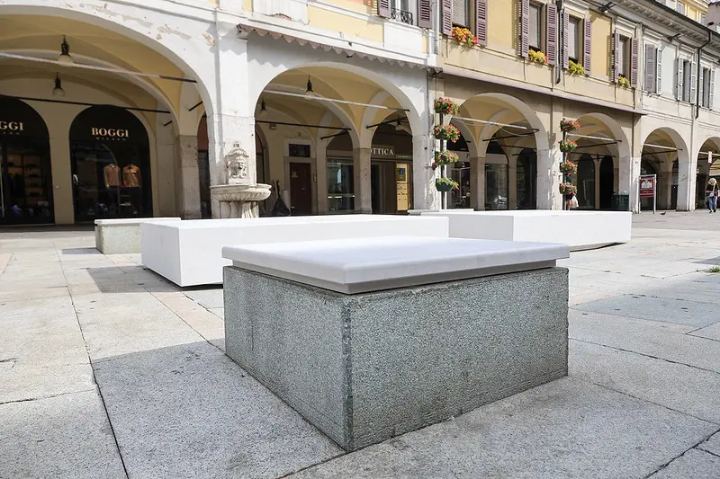 Le nuove sedute posizionata in corso Zanardelli e corso Palestro