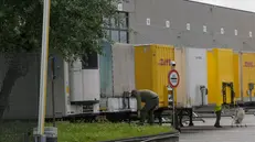 Tir nel piazzale di carico della DHL dove ieri notte un autista è morto dopo essere stato investito da un’altra motrice in via Aldo Moro a Carpiano - 06 Maggio 2025. ANSA/ANDREA CANALI