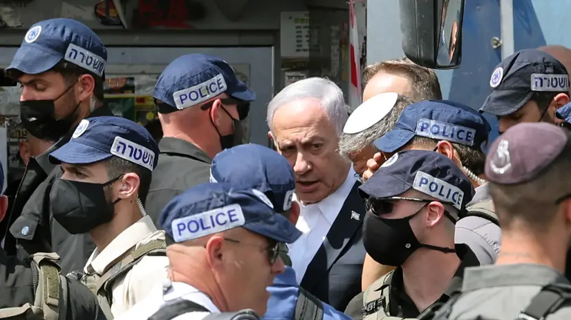 Attentato a Gerusalemme: due terroristi aprono il fuoco su un autobus