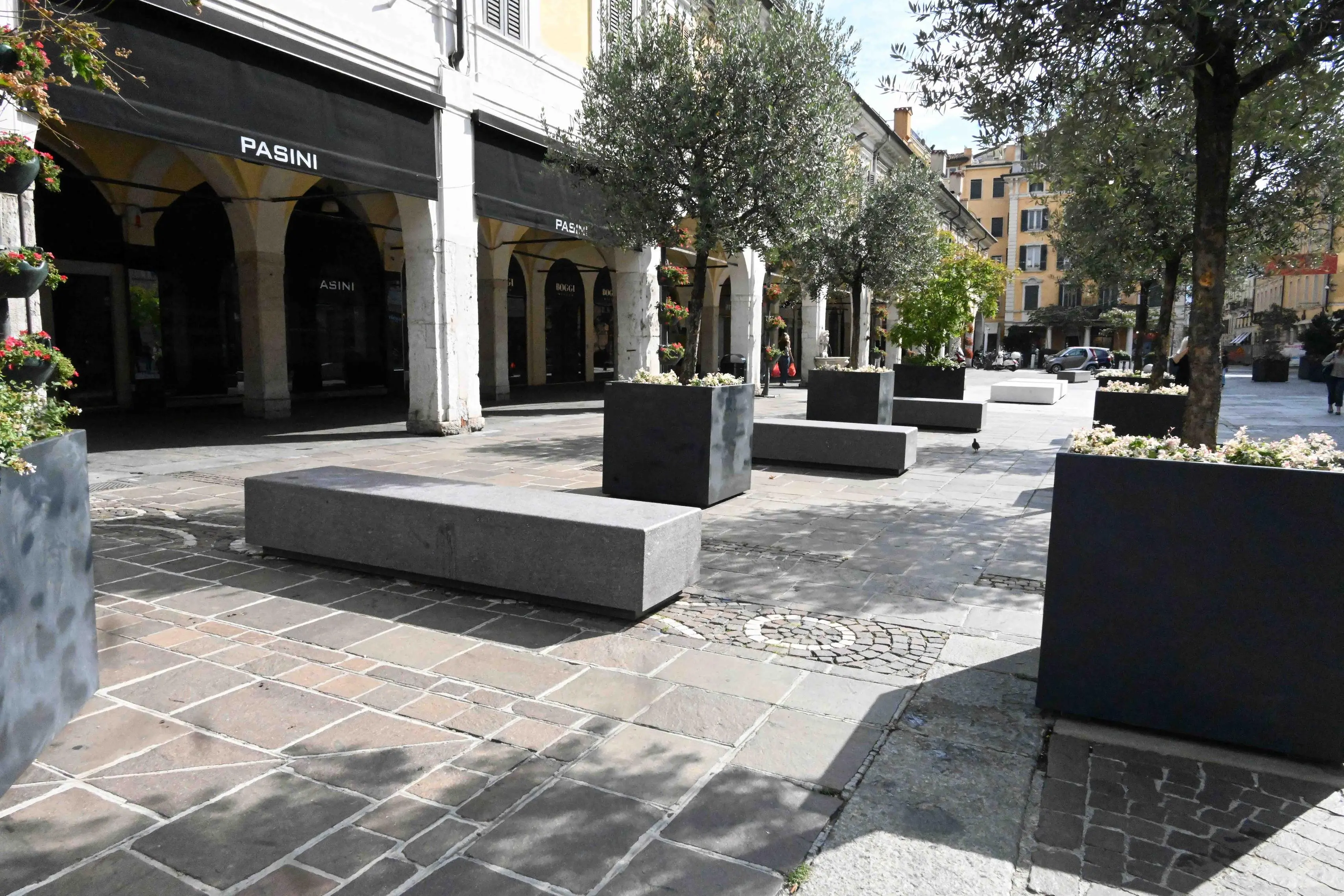Le nuove sedute posizionata in corso Zanardelli e corso Palestro