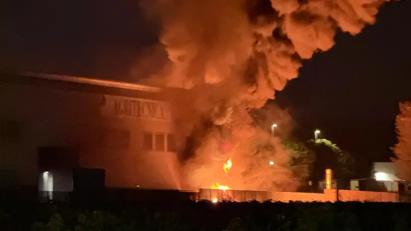 L'incendio all'Agritecnica di Erbusco