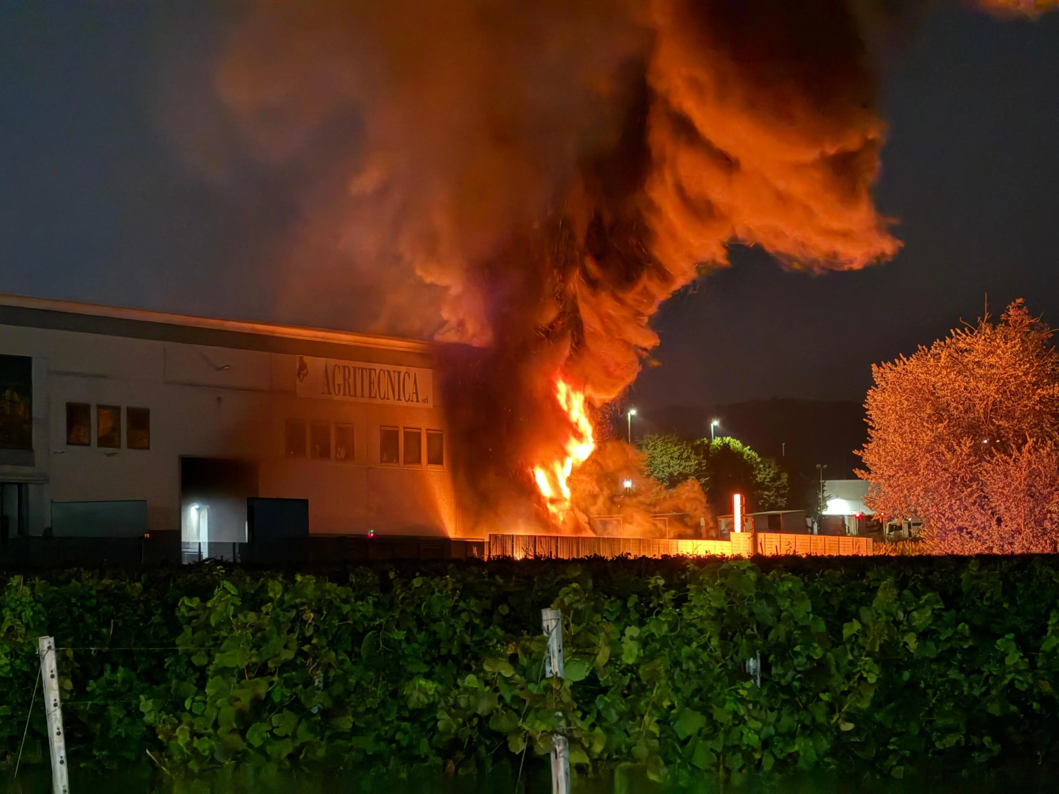 L'incendio all'Agritecnica di Erbusco