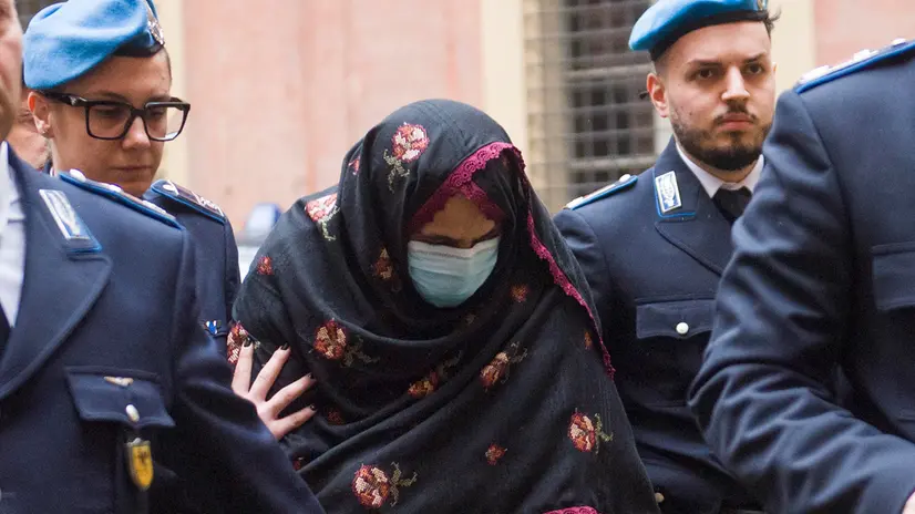 Processo di Appello per l’omicidio di Saman Abbas, uccisa a Novellara tra il 30 aprile 2021. Presenti in aula il padre Shabbar Abbas, la moglie Nazia Shaheen, lo zio Danish Hasnain e i due cugini Ikram Ijaz e Nomanhulaq Nomanhulaq.