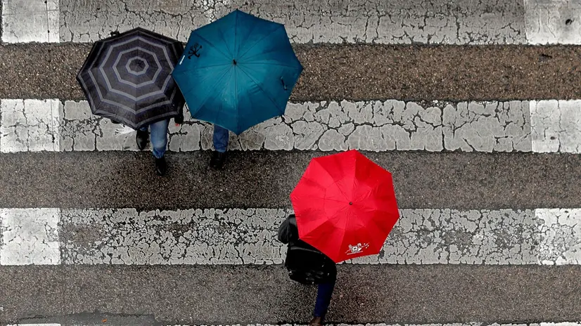 epa06769521 People walk under umbrellas during rain in Valencia, Spain, 28 May 2018. EPA/Juan Carlos Cardenas